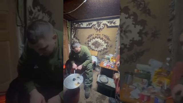 Я часто применяю термин Русский солдат. Вот, что я имею в виду: воюющий в Русской армии солдат, защи