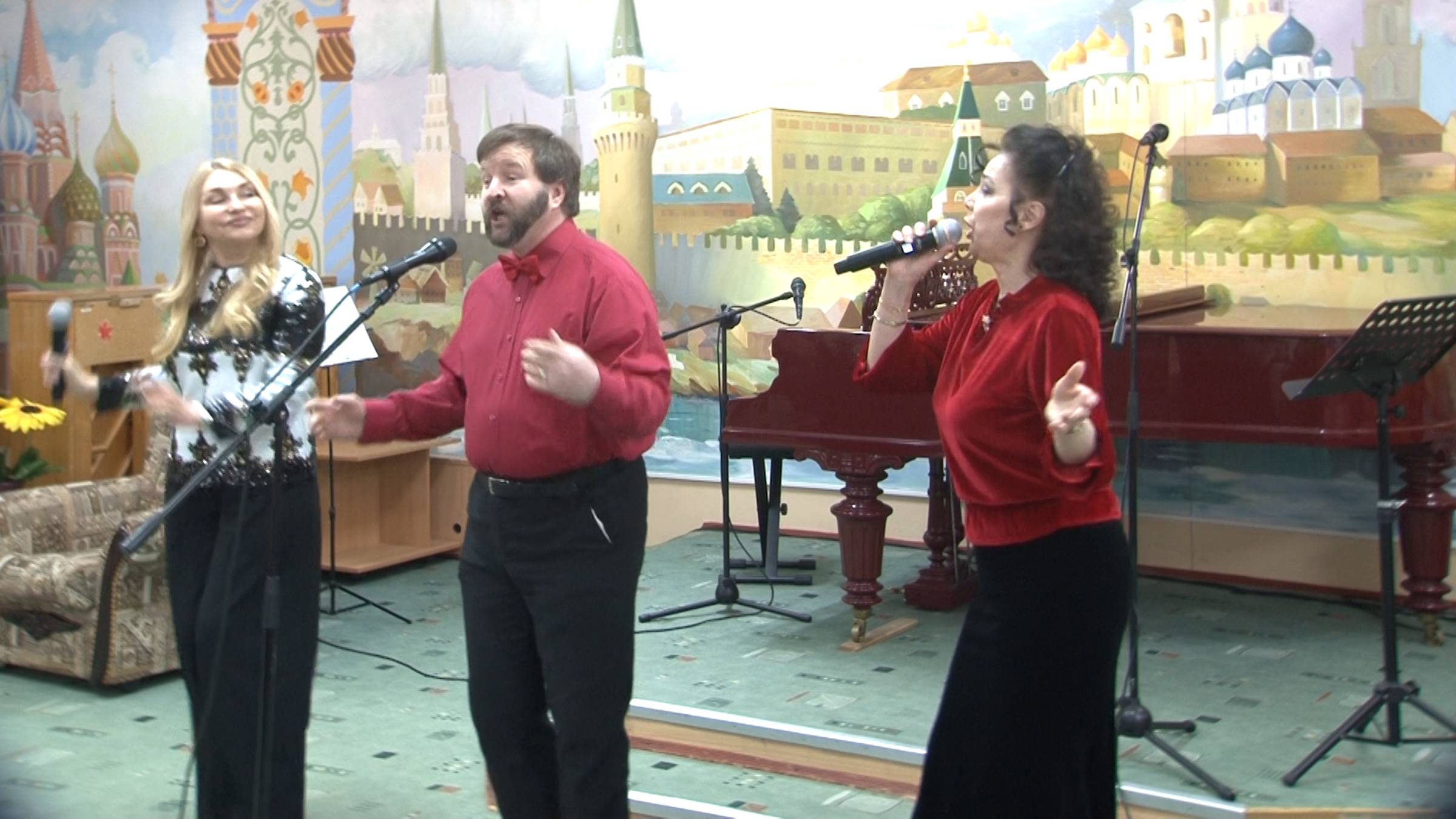 "БЫЛИ ЮНЫМИ И СЧАСТЛИВЫМИ" (М.Минков,Л.Рубальская) - поют Т.Митьковская,И.Негина и С.Никулин