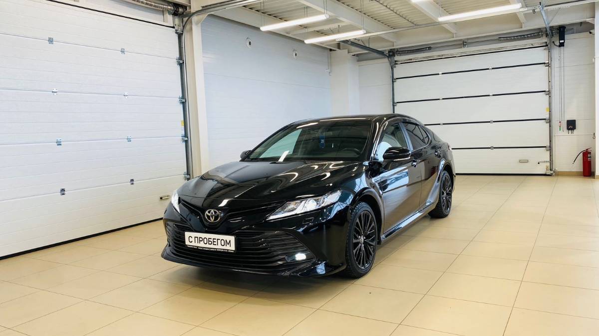 Toyota Camry 2020 года