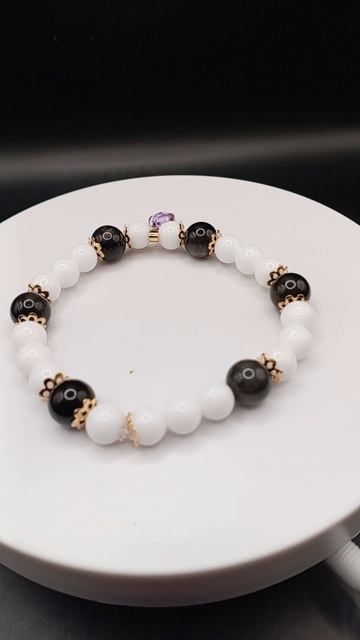 Браслет из Серебристого Обсидиана. Белого Агата и Подвеской из Аметиста 900 рублей