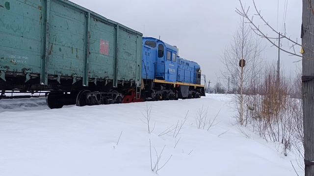 Грузовой состав под ТГМ4А-2113 АО Кирскабель на станции Кирс, 04.03.2025