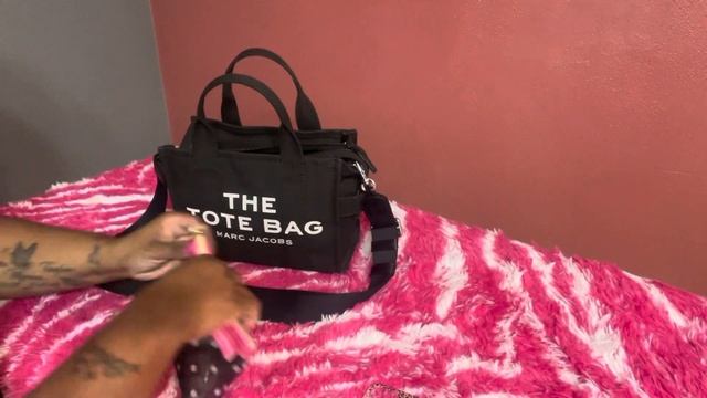 Marc Jacobs The Tote Bag  What’s in my bag