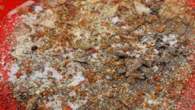 Утиные ножки маринованные в специях с свежим базиликом и запеченные в фольге
