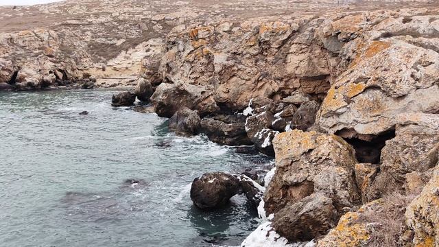 Дикие пляжи мыса Казантип, Азовское море, Крым. 4.03.2025