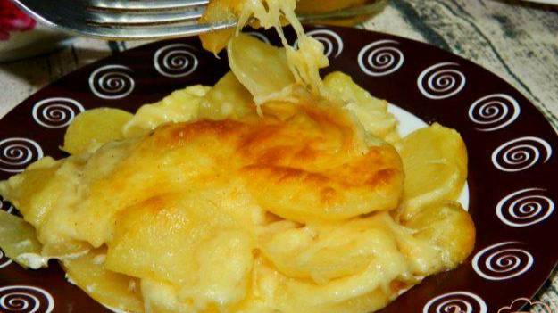 Картошка запеченная с сыром