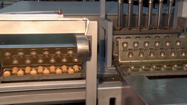Автомат для производства кексов и бисквитов с начинкой (мешочек с деньгами)