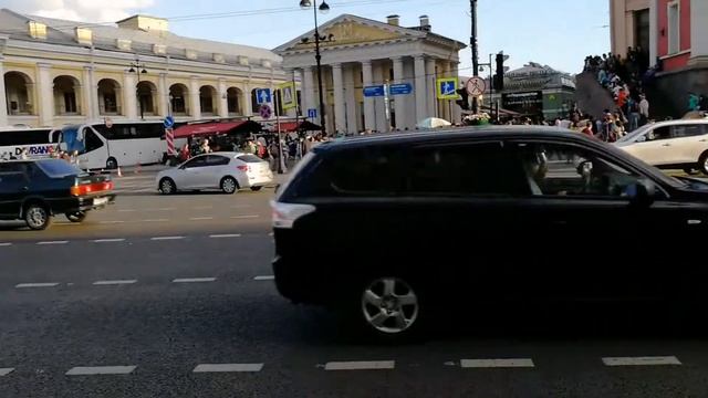 14.06.2018. Санкт-Петербург. По Невскому ходют кони.