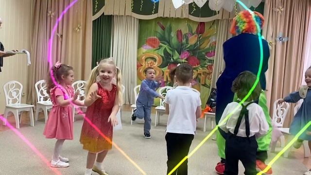 Праздник к нам приходит