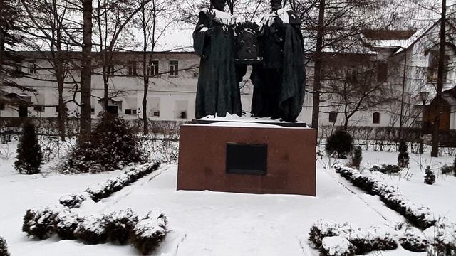 28.01.2020. Москва. Крестьянская площадь. Памятник в честь 400-летия дома Романовых.