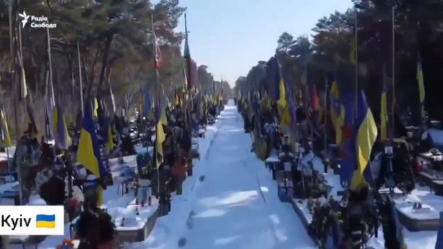 Видео с дрона одного из разросшихся кладбищ Харькова и других городов Украины