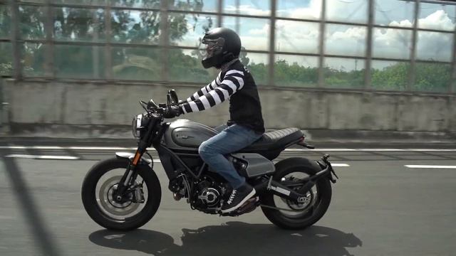 HJC V90 Helmet Review - Behind a Desk