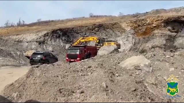 🚜В Уссурийске сотрудники  полиции выявили факт незаконной добычи скального грунта