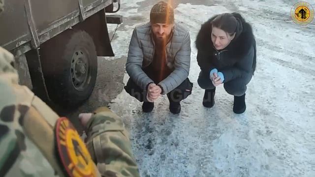 Наши бойцы в Курской области нашли собаку, которая потеряла своего хозяина во время эвакуации.