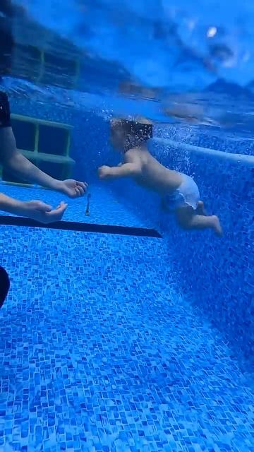 Yang Yueling Le En Water Education Baby Swimming