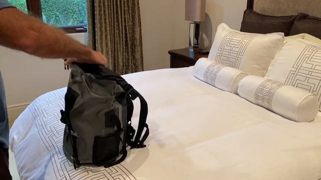 Malo'o Waterproof Backpack Instructions