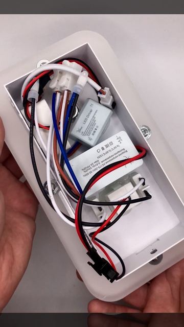 Настенный светильник Reluce Technical 86204-9.2-001KT LED12W+USB WT