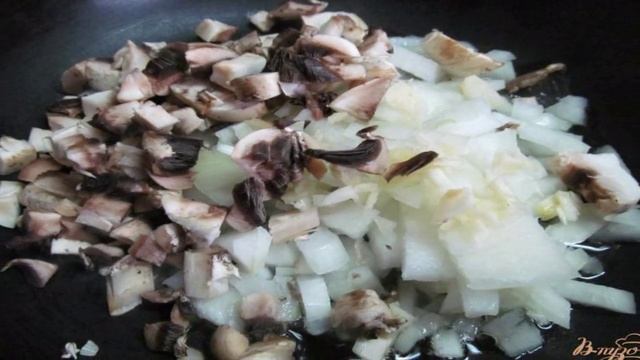 Соус из отваренного мяса и грибов