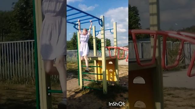 Прохожу полосу препятствий на площадке (древнее видео)