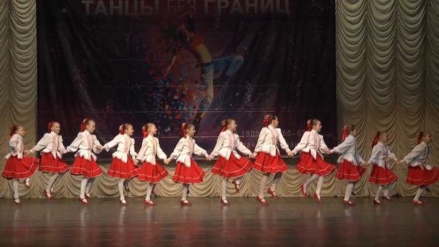 Ведущий Хореографический Ансамбль "Сирин" . Номер "Казачий танец"