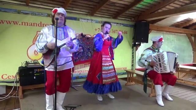 Концерт на стоянке в удивительной деревне «Мандроги»_Ансамбль «Московское Время»