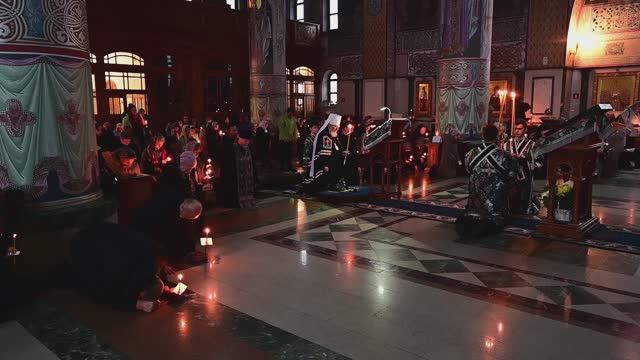 Митрополит Александр совершил повечерие с чтением Великого канона преподобного Андрея Критского
