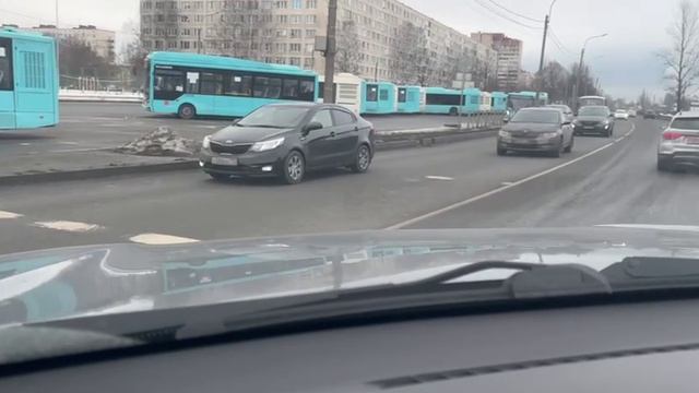 А мы продолжаем движение пока еще в унылый город