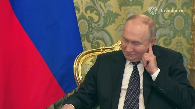 Путин обсудил жизнь слонят с премьером Мьянмы