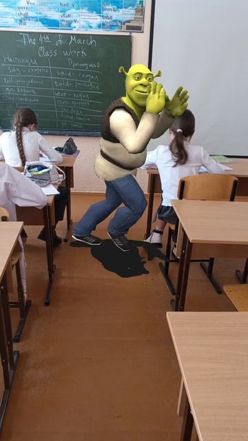 пришёл в школу а там Шрек танцует лезгинку
