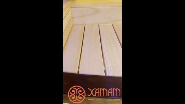 Гнутые полки с контрастным обрамлением в финской сауне #отделкасауны #хамамнск #абаш #hamamnsk