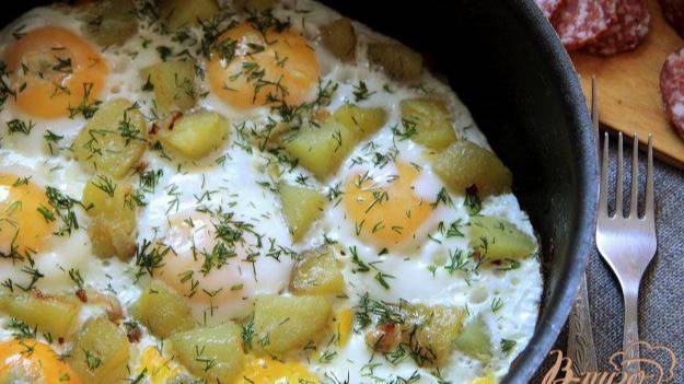 Отварной картофель с яйцами