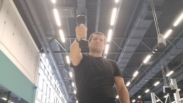 Больное плечо сравниваю со здоровым по работоспособности