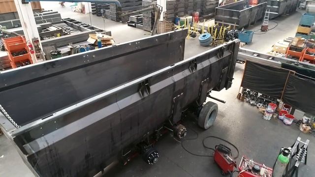 Produkcja w firmie VAIA, przyczepy rolnicze skorupowe, wywrotki budowlane