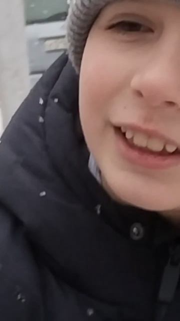 мой одноклассник поёт 😂 его если что зовут Паша. ну и песенка