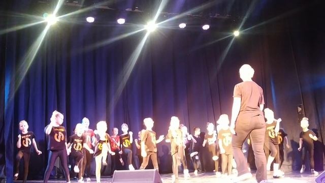 Репетиция танца "Прыгай выше головы"