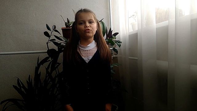 Стихотворение МАЛЕНЬКИЙ ЧЕЛОВЕК (муз.фон)