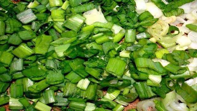 Пирожки с луком и яйцом и с начинкой из печени