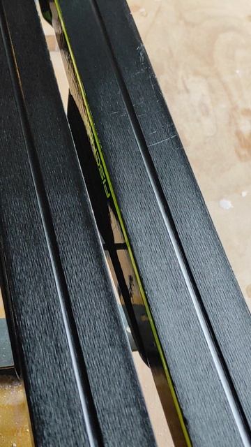 Лыжи FISCHER CARBONLITE SK HOLE JR IFP. Состояние скользящей поверхности.