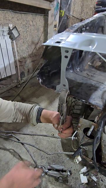 Устанавливаем переднюю часть на ВАЗ-2113

Небольшой фрагмент из процесса: ставим телевизор, подгоняе