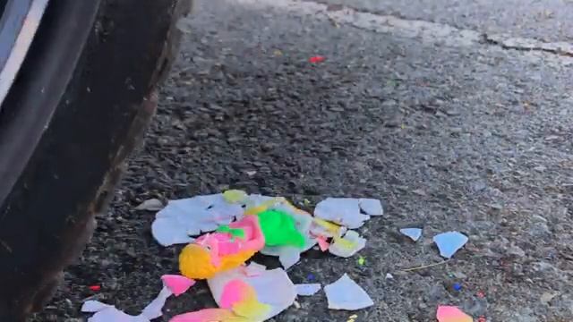 хрустящие и мягкие вещи на машине! - ЭКСПЕРИМЕНТ: Кока-Кола против АВТОМОБИЛЯ