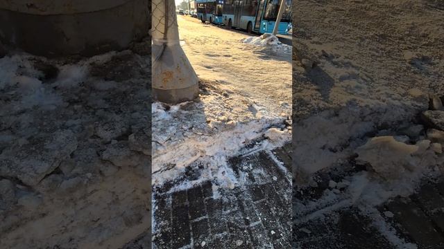 Пора везде скалывать лёд на тротуарах, он везде превышает нормативы