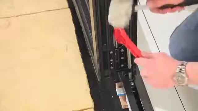 Hướng dẫn lắp đặt cửa xếp trượt nhôm