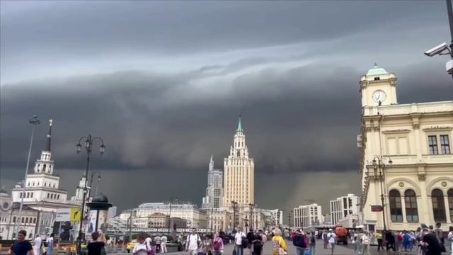 💨Шквальный ветер с порывами до 18 м/с ожидается сегодня в Москве💨