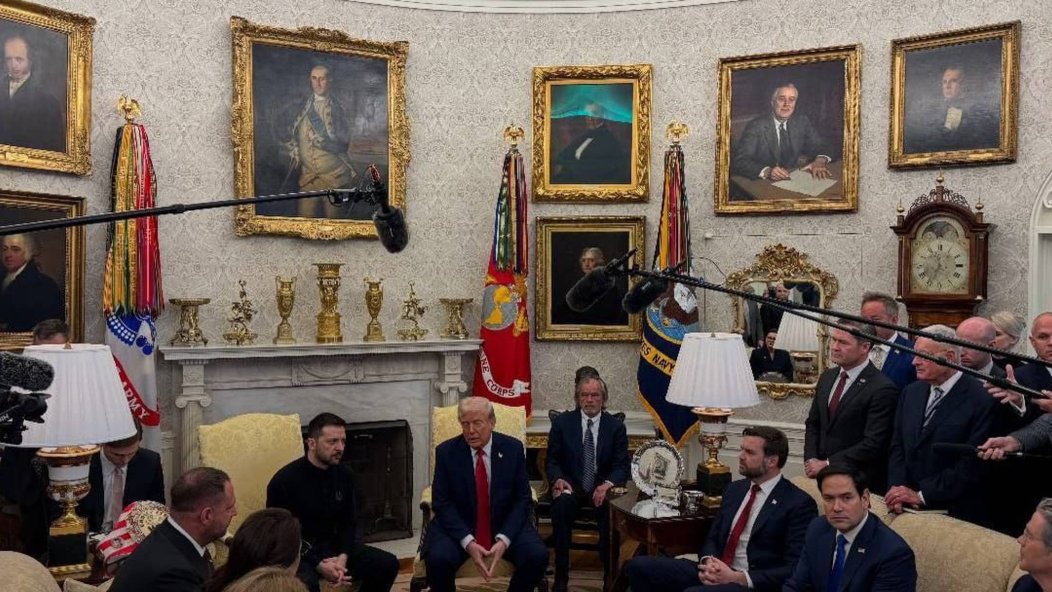 Зеленский подарил Трампу фальшивый чемпионский пояс Усика! И это президент?