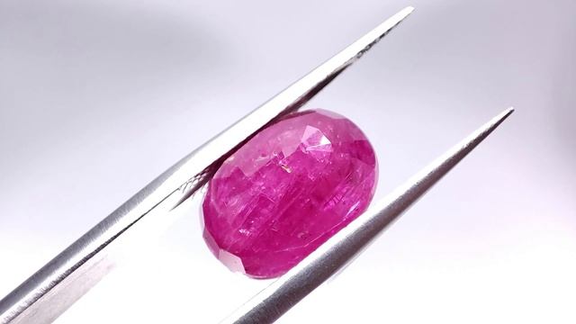 6.87 ct. Корунд (Рубин) овал. Мозамбик