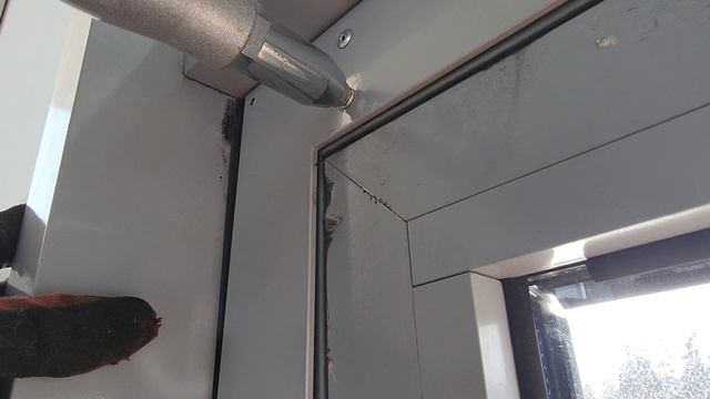 В очередной раз усиливаем место крепления доводчика стальной пластиной. Так всем нужно крепить довод