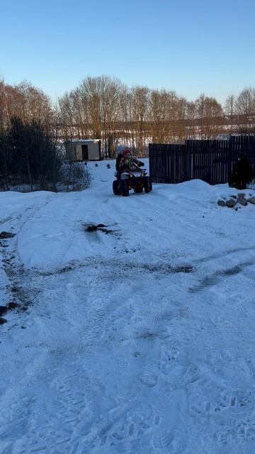 это я на квадрике
