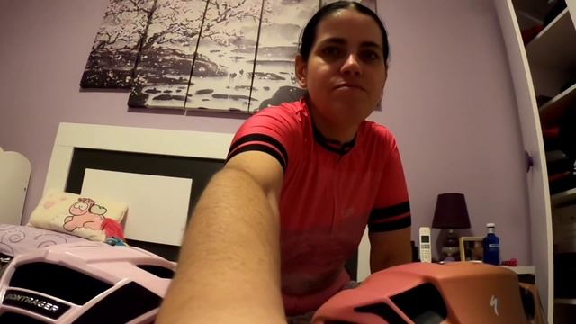 Unboxing casco nuevo! 🙌 Os enseño algunas cosas que me llevaré al pueblo 🚴♀️