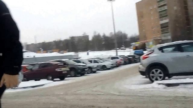 она инвалид!