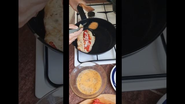 Яичный рулет с овощами