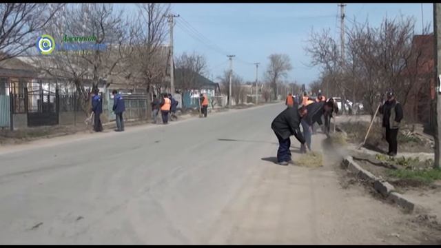 В городе начались весенние уборки памятных мест. Джанкой 2015